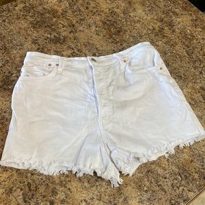 White Button-Up Jean Shorts - size 29